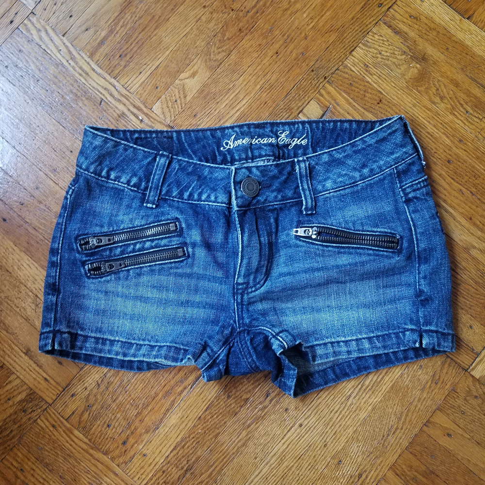 NWOT Regular 00 zipper AE shorts